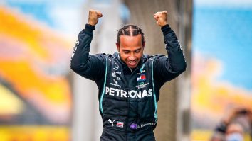 Hamilton l-a egalat pe Shumacher la numărul de titluri în F1: „Asta e pentru toți copiii care visează imposibilul. Puteți s-o faceți și voi“