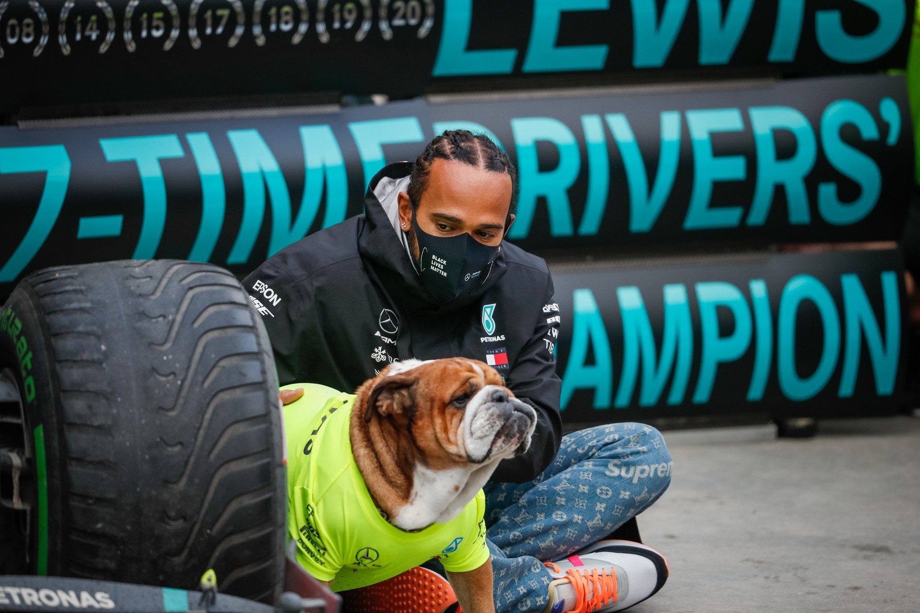 Lewis Hamilton, aproape să devină cavaler în Marea Britanie. Cine decide dacă îi este acordat titlul