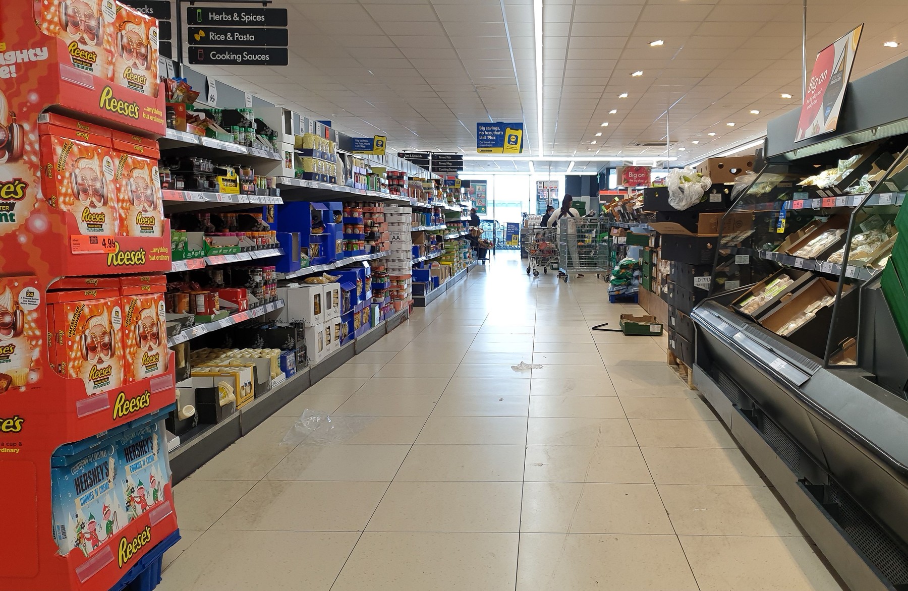 Jucătorii din comerțul modern vor deschide circa 400 de magazine noi în 2021. La cât se ridică valoarea investițiilor