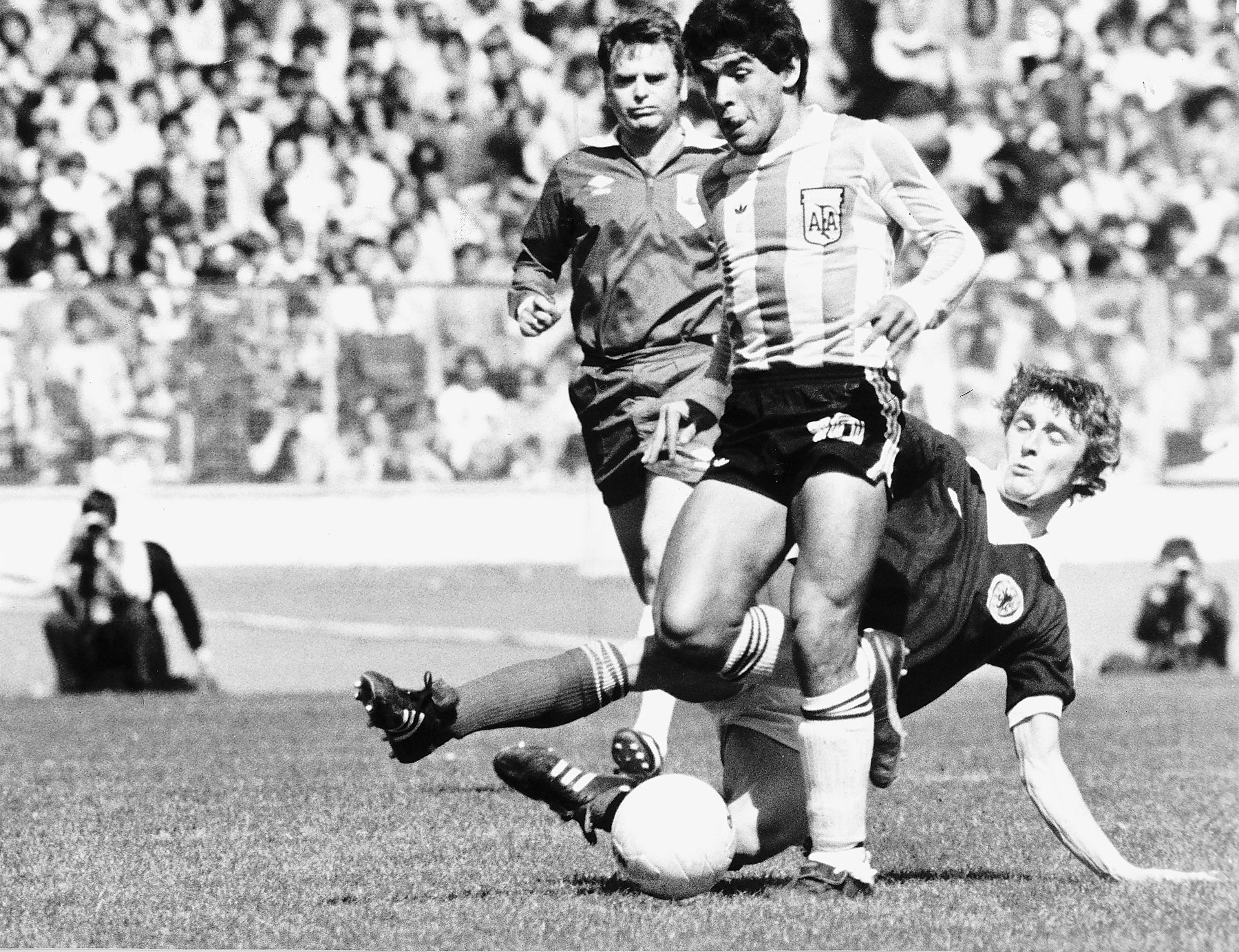 Maradona îl poate îmbogăți. Ce a colecționat un român, celebru acum în toată lumea