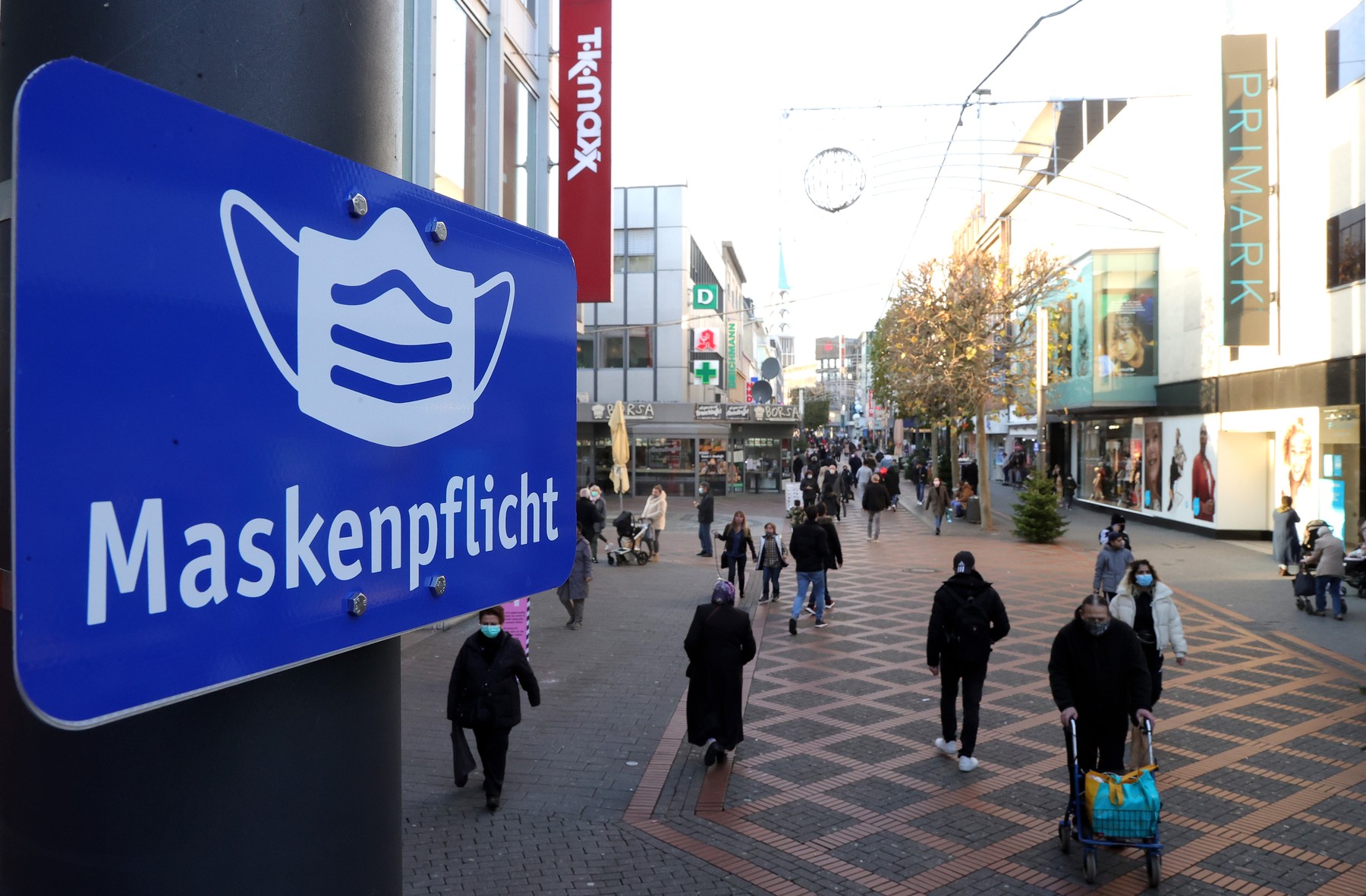 Germania raportează pentru prima dată peste 20.000 de cazuri noi de coronavirus. Record de infectări înregistrează și Italia