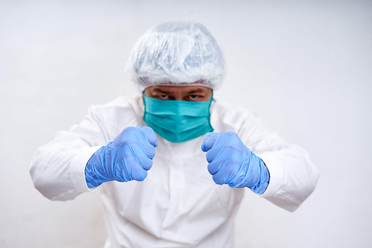 BILANȚUL ZILEI. 9.685 de cazuri noi, 33.221 de teste și peste 1.100 de pacienți la ATI