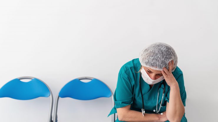 Nouă luni de epidemie în România: Bolnavii văd un sistem sanitar în colaps, iar medicii nu mai fac față