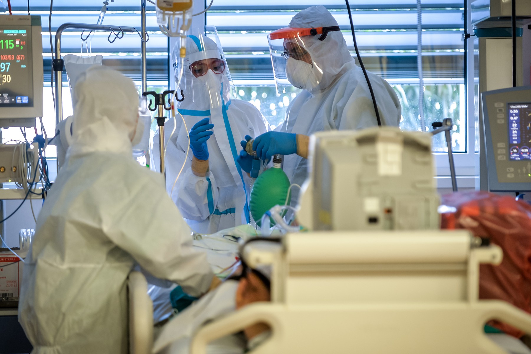 România înregistrează noi recorduri negative. Slovacia a testat aproape toată populația pentru coronavirus, iar rata de infectare s-a înjumătățit