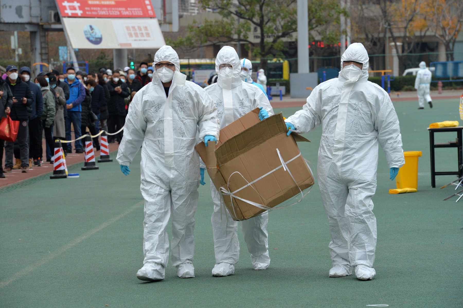 Site-urile de călătorii din China se blochează înainte de redeschiderea frontierelor. Infecțiile sunt în creștere