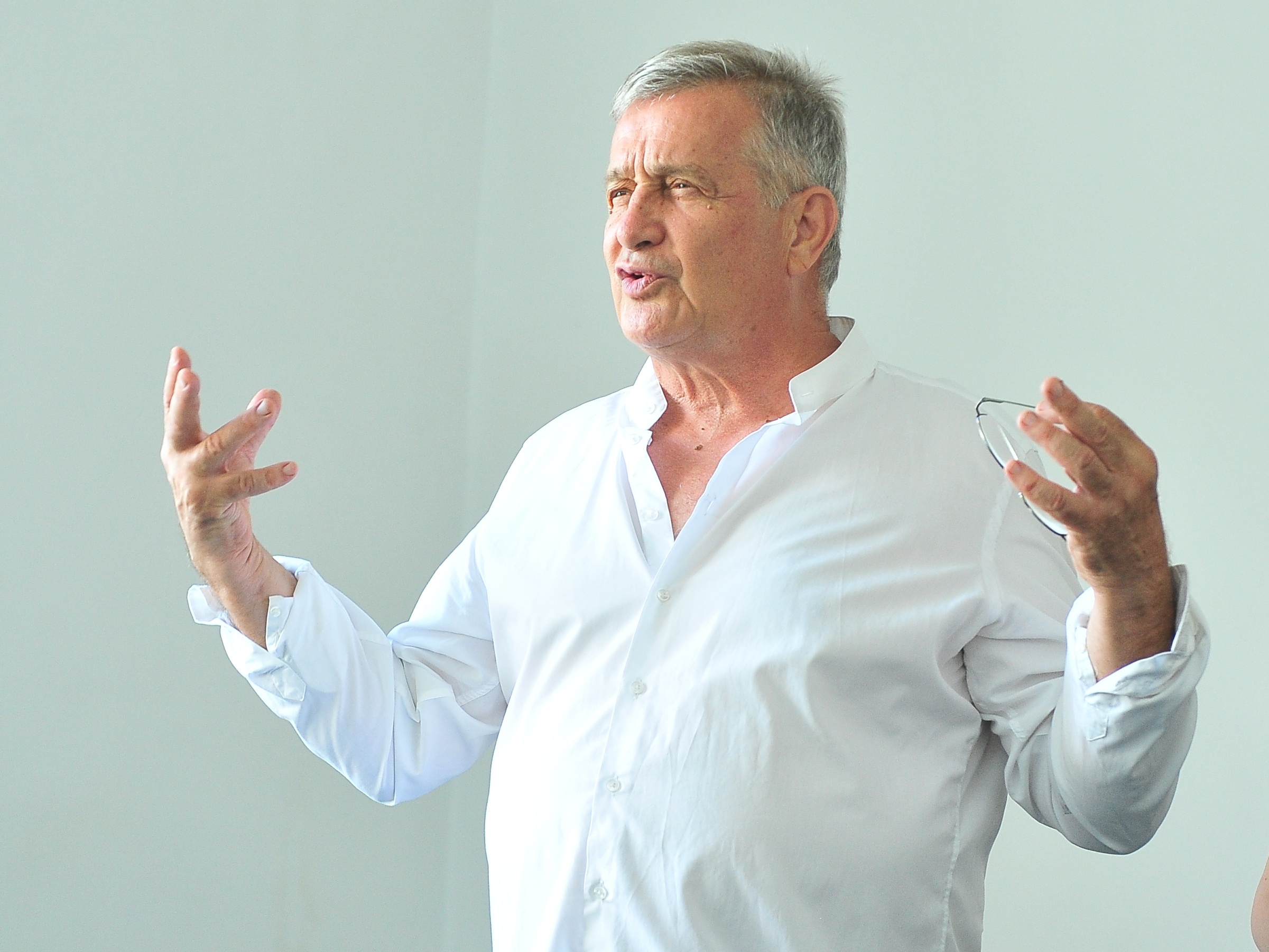 Mircea Dinescu îi supără pe susținătorii lui Iohannis. Replică pentru Cristian Tudor Popescu