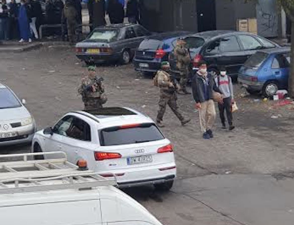 A patra zi de atacuri violente în Franța. Indivizi mascați au deschis focul într-un cartier din Montpellier. O persoană este rănită