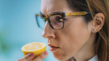 Lipsa mirosului, cauzată de COVID, poate avea efecte și asupra psihicului. Explicația specialiștilor