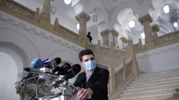 Nicușor Dan nu are nevoie de pază la ușă. A renunțat la polițiștii din fața biroului său: „Primăria nu trebuie să fie o fortăreață“