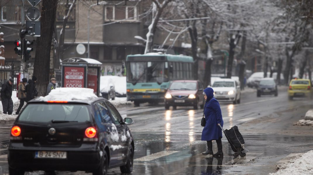 ANM: Ninsori, vânt și temperaturi de -3 grade Celsius, până sâmbătă seara, în București