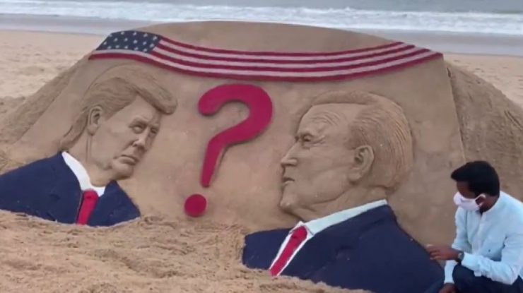 Candidații la președinția SUA, pictați în nisip de un artist indian. VIDEO