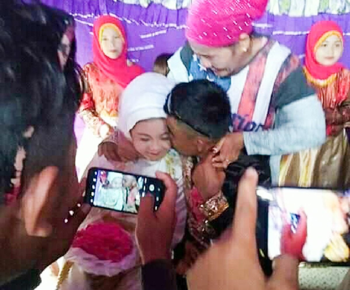 O copilă de 13 ani, forțață să devină a cincea soție a unui bărbat de 48 ani. Îi va crește copiii de vârstă cu ea