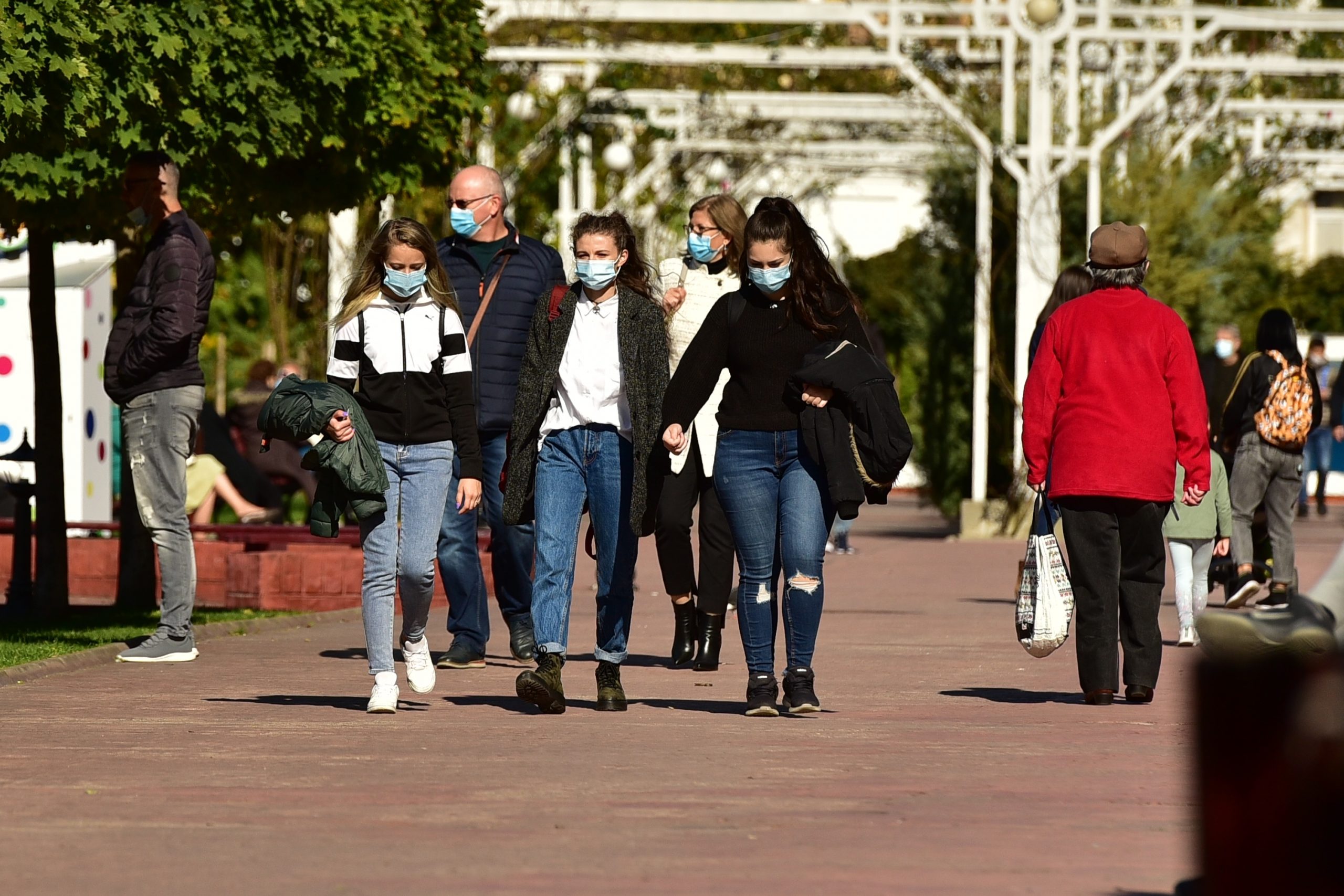 Predicție sumbră din partea ECDC: Vor fi tot mai multe cazuri și decese până de Crăciun. România trebuie să ia măsuri dure