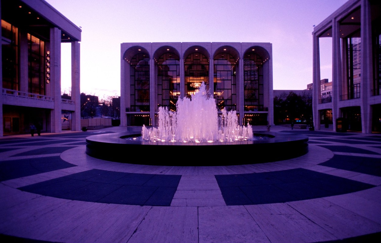 Opera Metropolitană își va plăti angajații pentru prima dată din aprilie. Care este condiția impusă salariaților