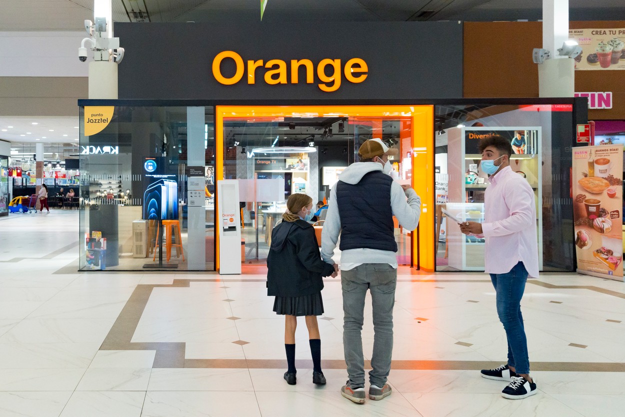 Orange, liderul pieţei de telecom din România, va cumpăra compania de servicii fixe a grupului Telekom