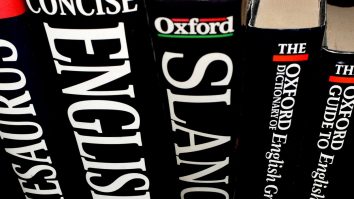 Pe lângă vaccin, Oxford ne dă azi și „Cuvântul Anului”