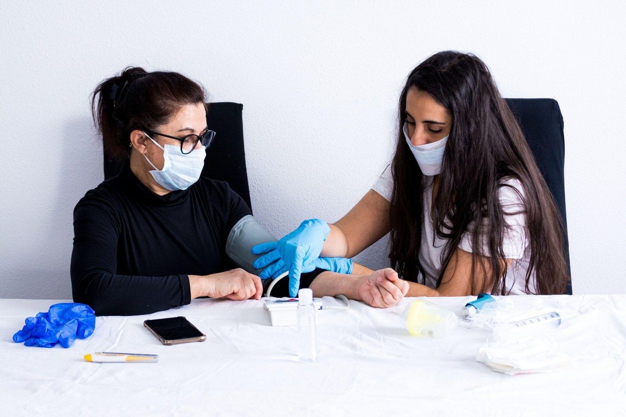 BILANȚUL ZILEI. 5.837 de cazuri noi și 1.174 de pacienți la ATI. Totalul deceselor din România a depășit pragul de 10.000