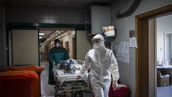 Cifre oficiale: Peste 69% dintre cei infectați s-au vindecat. Rata deceselor este de 2,42%, în România