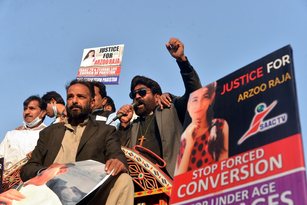 O fetiță creștină din Pakistan a fost răpită, forțată să se convertească și să se căsătorească cu un musulman