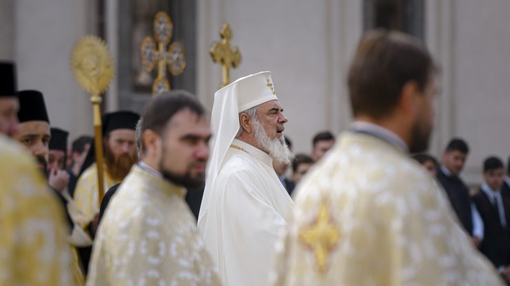 Reacția Patriarhiei Române după ce un partid politic a tipărit în scop electoral calendare creştin-ortodoxe