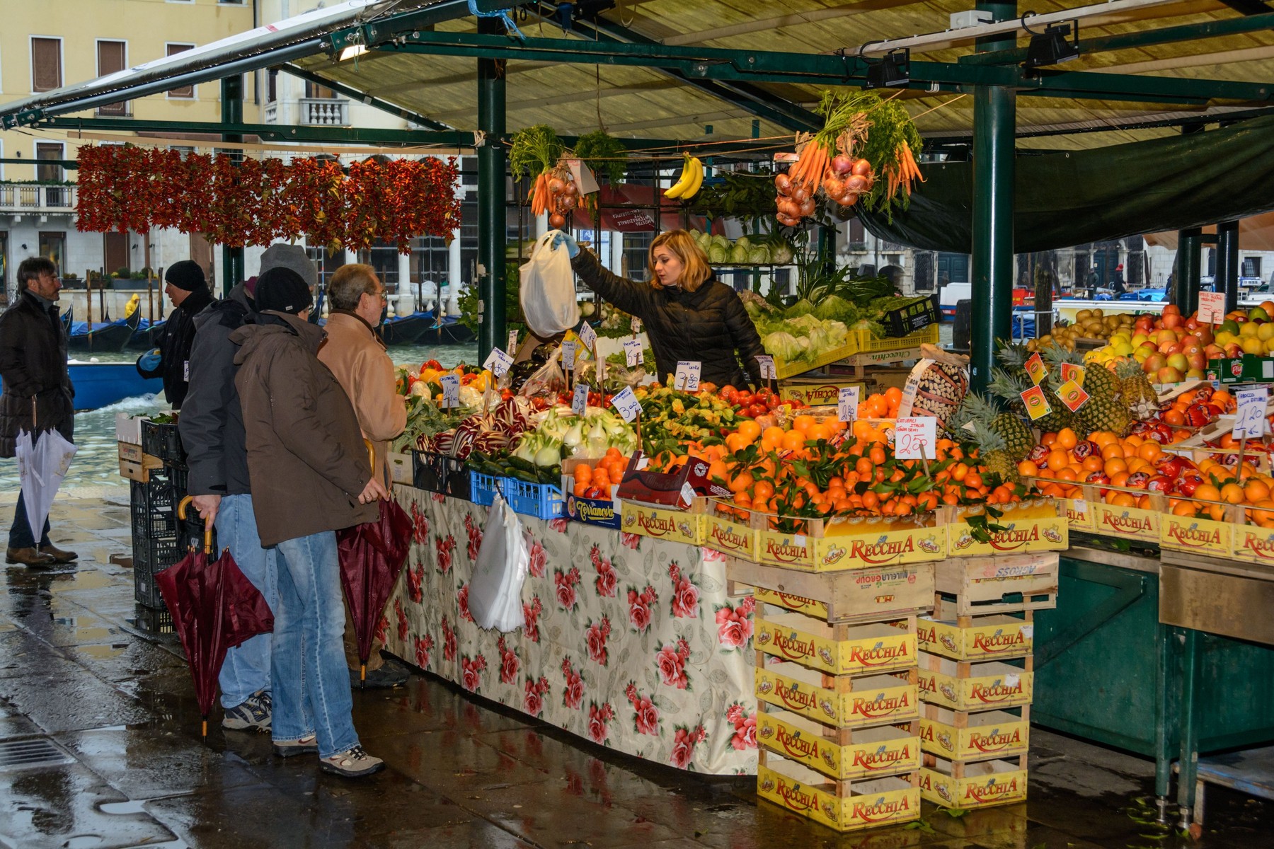 Analiștii economici trag un semnal de alarmă: Lumea, în pragul unei crize cu „de toate”