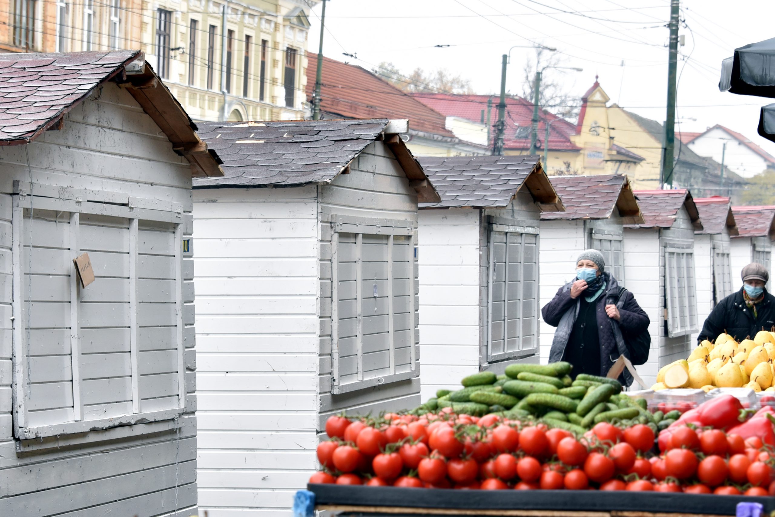 Sondaj Avangarde: Ce cred românii despre decizia Guvernului de a închide piețele. Mulți consideră că măsura favorizează producătorii străini