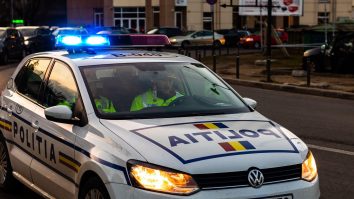 Un bărbat din Slatina, care nu purta mască de protecție, a ajuns în arest. A refuzat să se legitimeze și a devenit agresiv