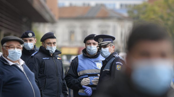 Percheziţii la locuinţele mai multor persoane, dosar de camătă şi şantaj