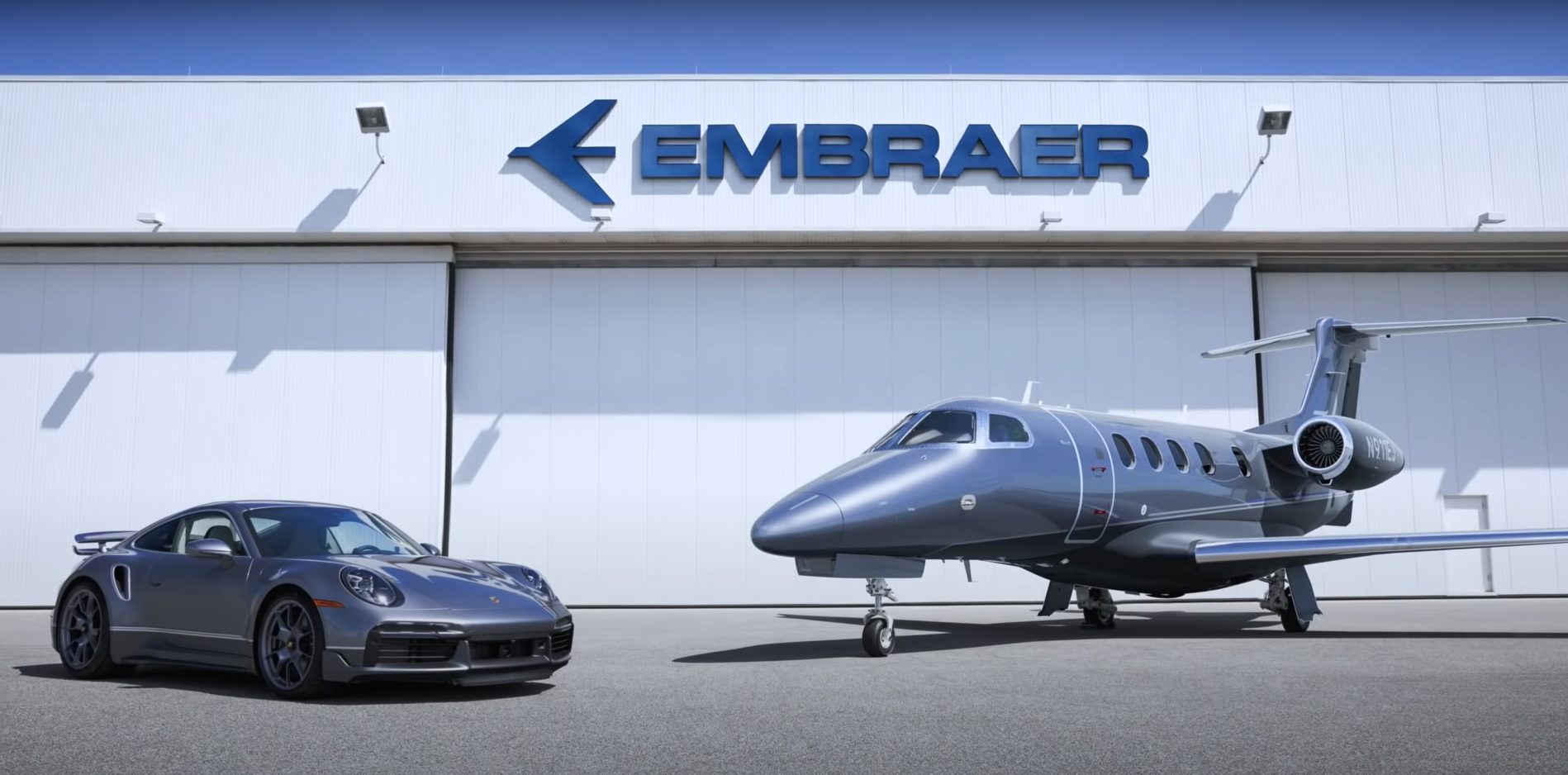 Cumperi avion, primeşti Porsche. Cum poți beneficia de „promoție”