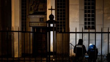 Reacțiile experților după ce un preot a fost împușcat în fața unei biserici la Lyon