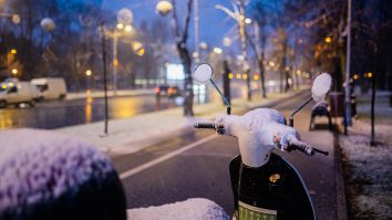 Prima ninsoare din București. GALERIE FOTO și VIDEO