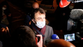 Preotul împușcat la Lyon a fost operat. Mesajul transmis de primarul orașului