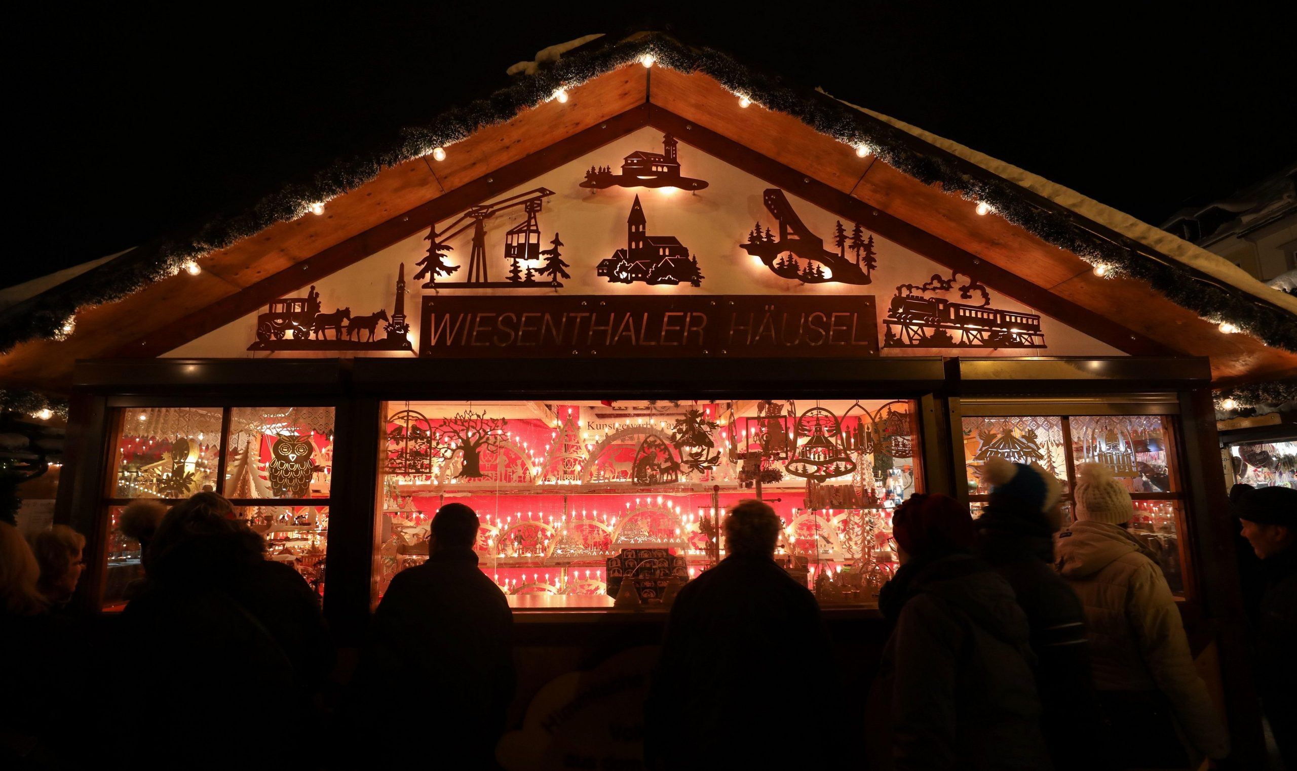 Târg de Crăciun drive-thru, soluţia aleasă de un orășel bavarez pentru a nu anula petrecerea de iarnă