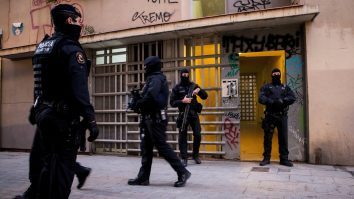 Un influencer jihadist a fost arestat în Spania. Își instruia adepții minori într-un garaj