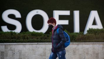 Măsurile anti Covid luate de bulgari vs români. Bulgaria închide restaurantele la 23:30