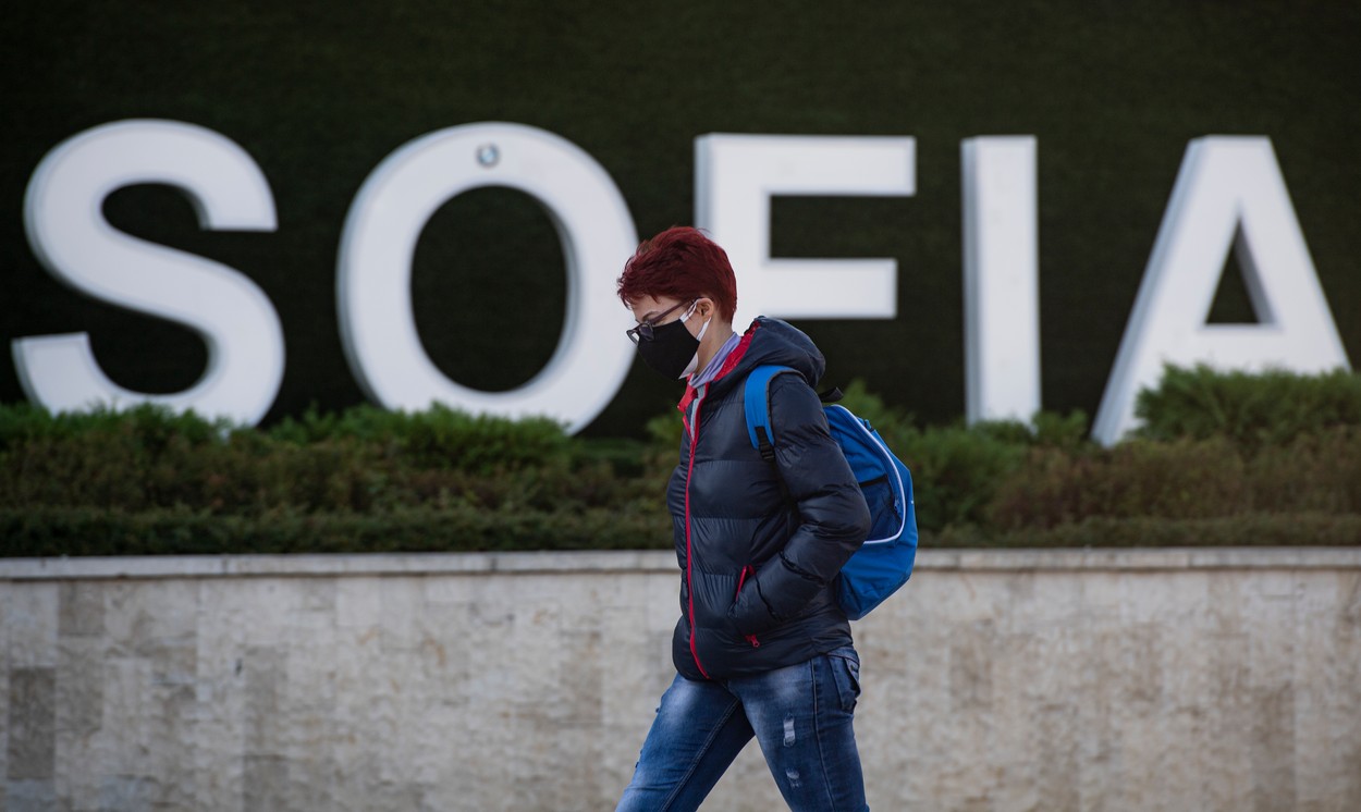 Măsurile anti Covid luate de bulgari vs români. Bulgaria închide restaurantele la 23:30