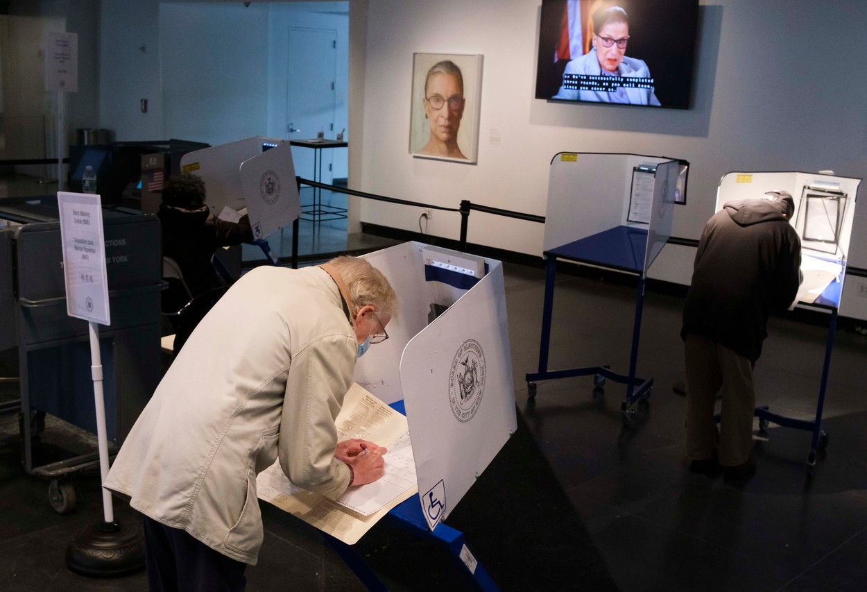 Curtea Supremă, jucător în alegerile SUA. Trump și echipa lui bifează o primă reușită