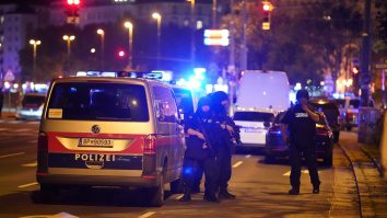 Atacul din Viena, revendicat de ISIS. Doi bărbați au fost arestați în Elveția în legătură cu atentatul