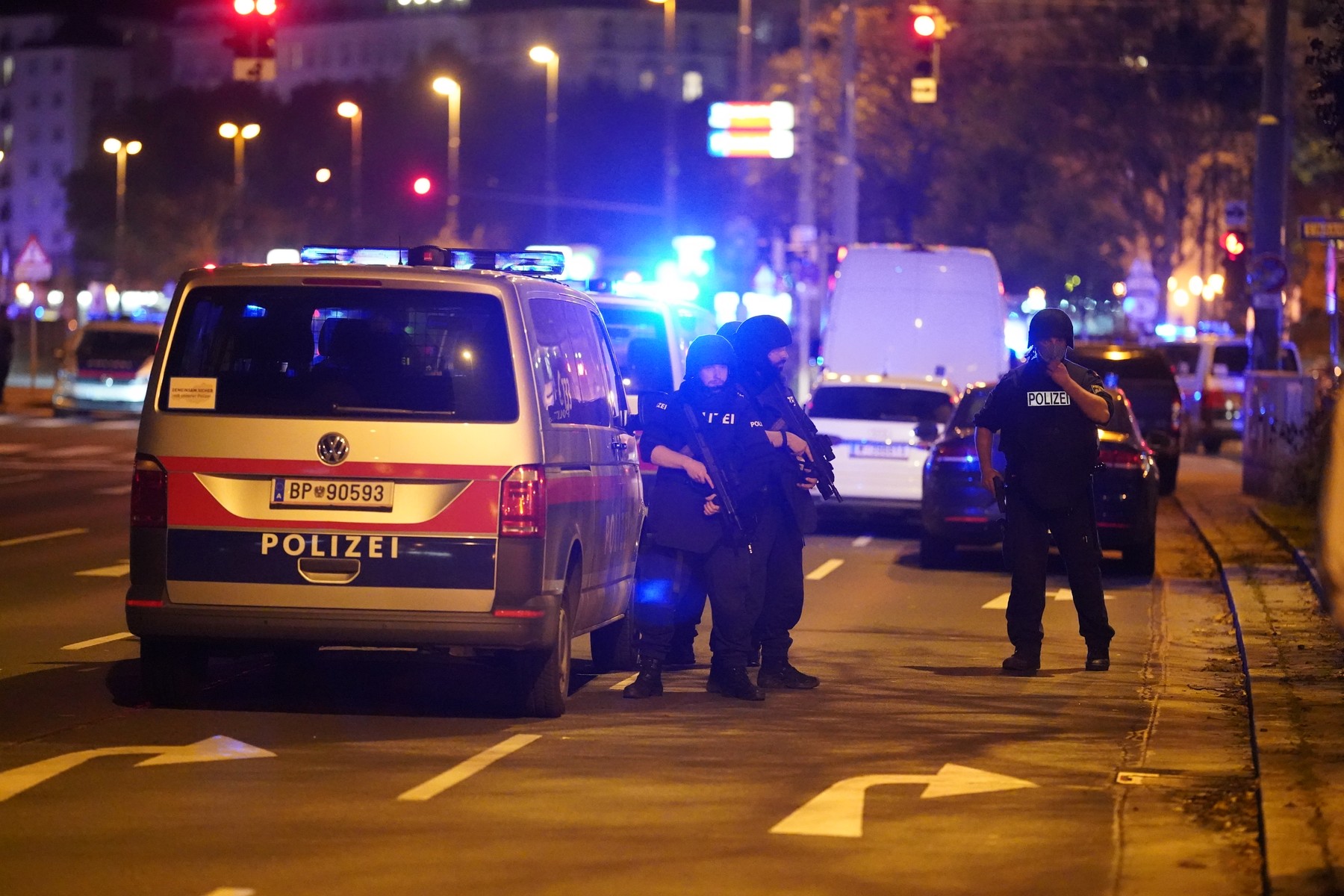 Atacul din Viena, revendicat de ISIS. Doi bărbați au fost arestați în Elveția în legătură cu atentatul