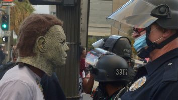 Poliția din Los Angeles a reținut un bărbat care a amenințat că va porni un masacru dacă Biden câștigă