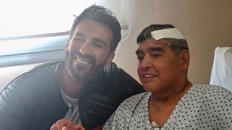 FOTO. Primele imagini cu Maradona după operația pe creier. Fostul mare fotbalist a fost externat