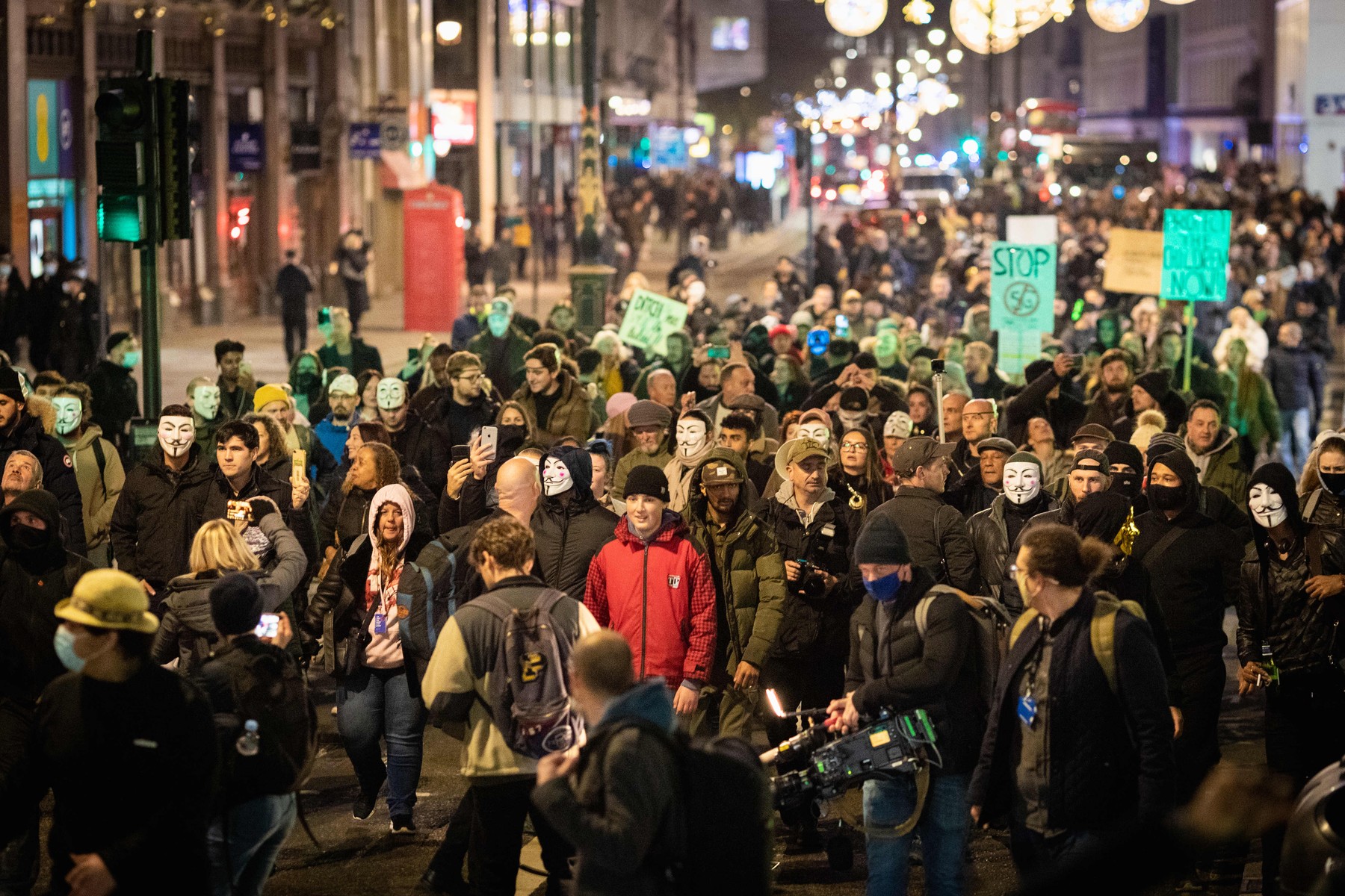 Londonezii protestează împotriva restricțiilor dure. Peste 100 de persoane au fost arestate