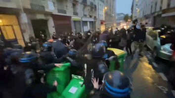 Sute de profesori francezi au protestat ieri din cauza restricțiilor COVID-19 prea slabe în școli. Se simt vulnerabili când sunt la ore