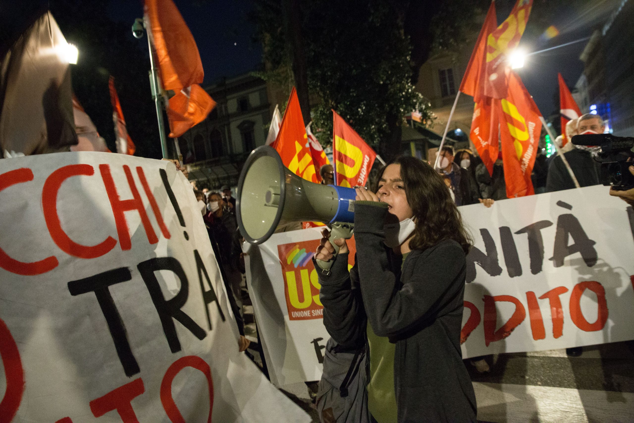 Mii de oameni din Spania și Italia au ieșit din nou în stradă. Nu mai vor restricții