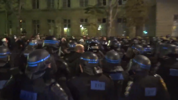 Mii de oameni au protestat în Franța față de un proiect de lege controversat: „Este cenzură pură”