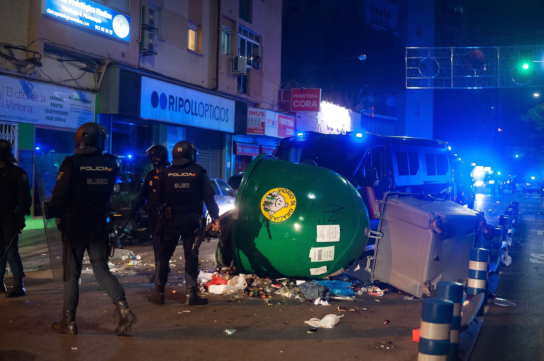 Manifestații violente în marile orașe din Spania. Poliția a tras focuri de avertizare pentru a dispersa protestatarii