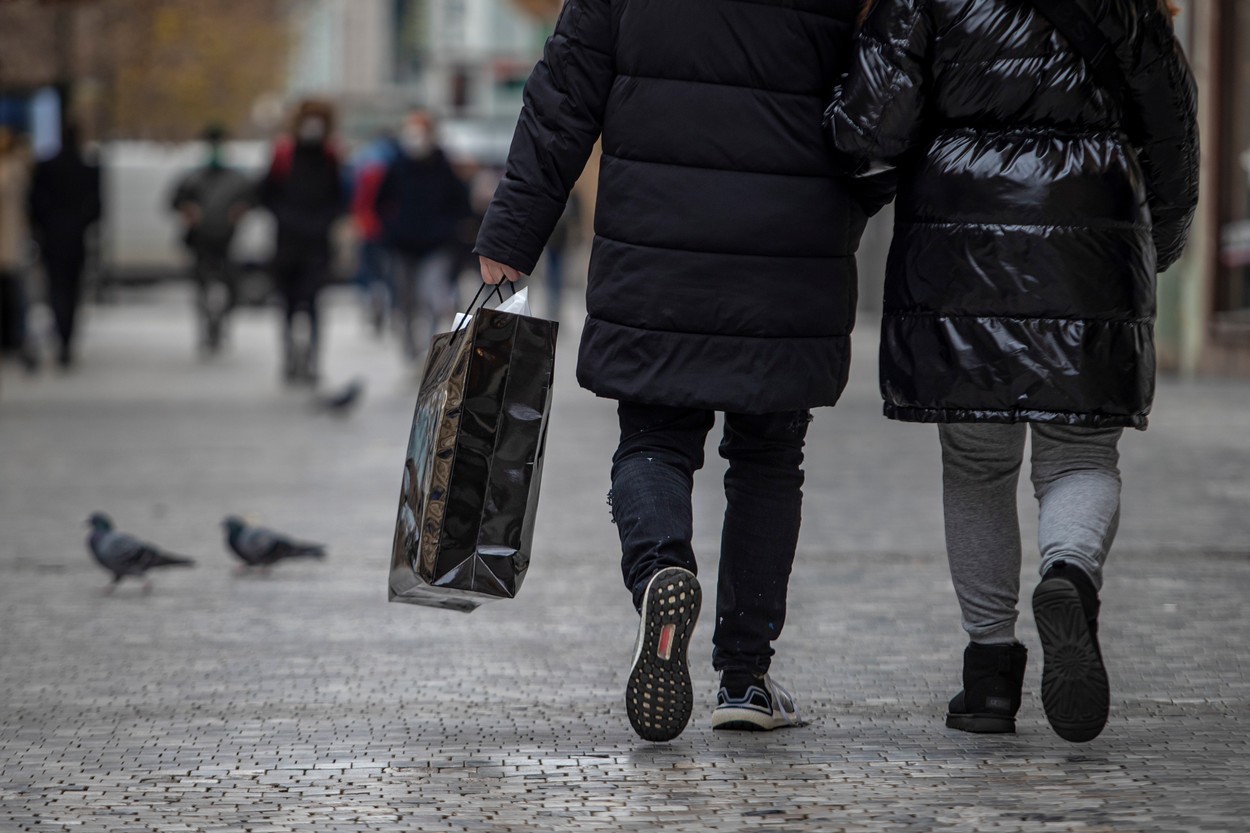 Cehia a relaxat restricțiile și a redeschis magazinele, barurile și restaurantele