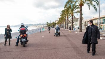 Franța prelungește restricțiile pentru a permite măsuri mai relaxate în timpul sărbătorilor de Crăciun