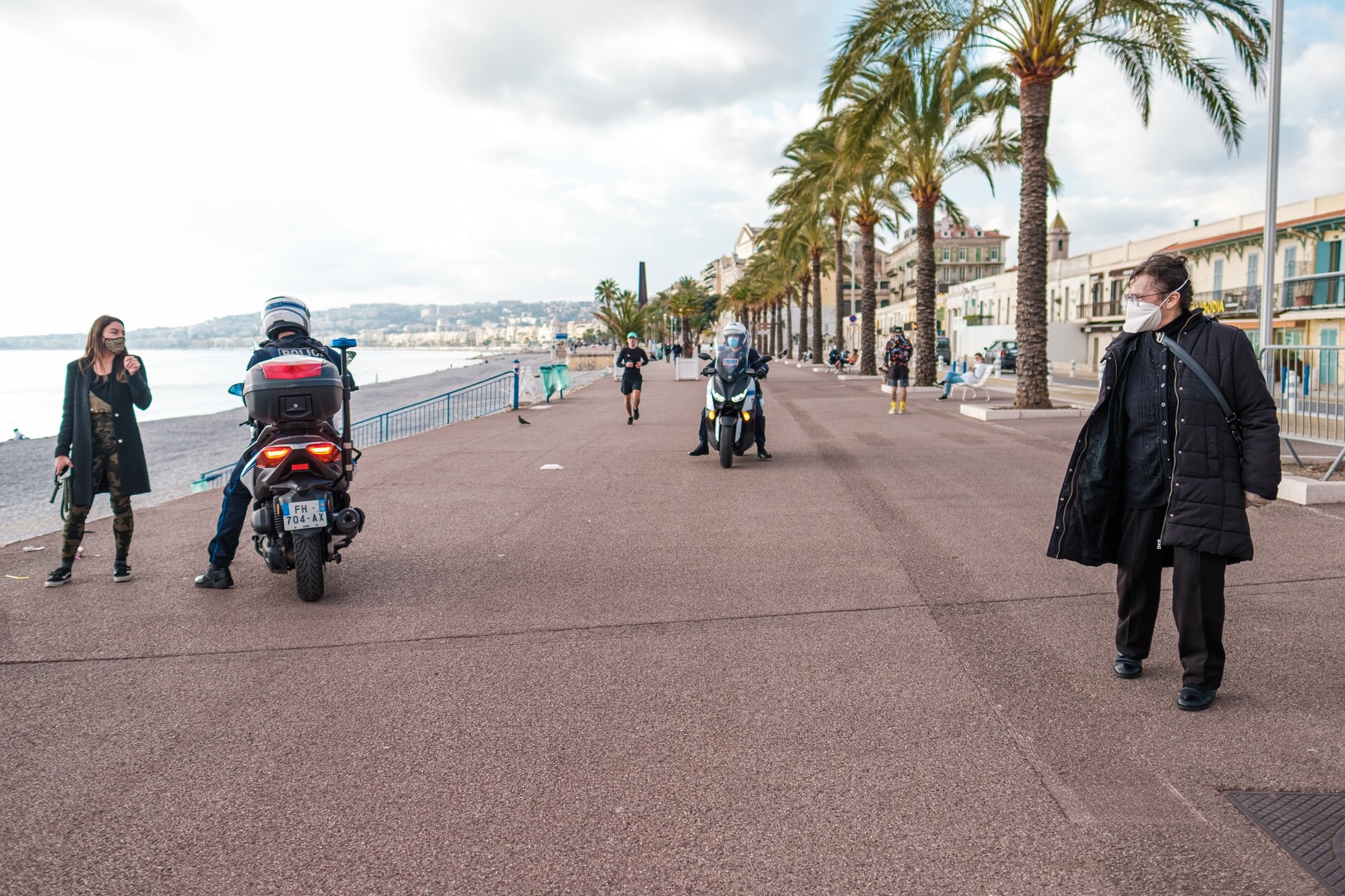 Franța prelungește restricțiile pentru a permite măsuri mai relaxate în timpul sărbătorilor de Crăciun