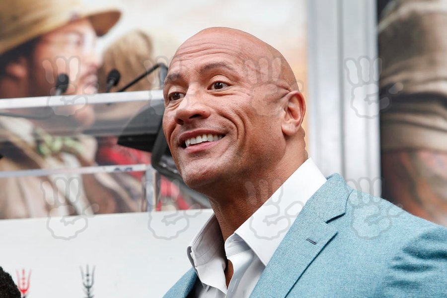 Dwayne Johnson, o The Rock, impressiona fãs com veias saltadas nas